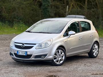 Opel Corsa 1.2 5 porte Cosmo