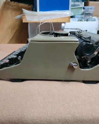Macchina da scrivere Olivetti Studio 42