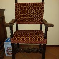 Antica poltrona in noce del 600