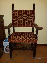 Antica poltrona in noce del 600