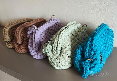 Borsa fatta a mano all’uncinetto in fettuccina