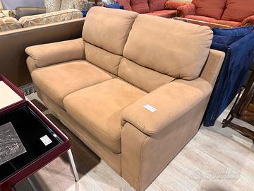 Divano 2 posti in tessuto marrone