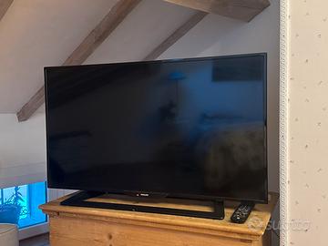 Televisore nero Philips 40”