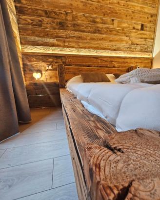 Letto in legno antico