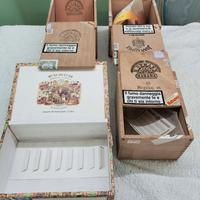 Scatoli di sigari vuoti