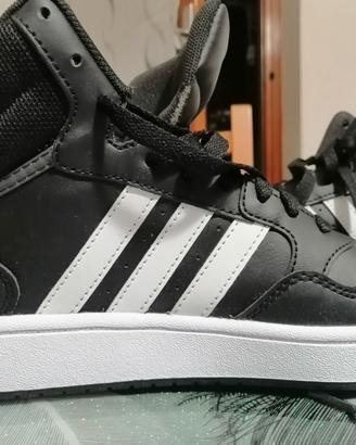 Adidas Hoops Mid 3.0 scarpe