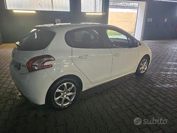 PEUGEOT 208 1.4 HDI 68CV Allure NEOPATENTATI 