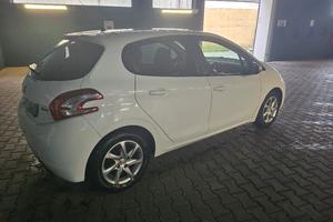 PEUGEOT 208 1.4 HDI 68CV Allure NEOPATENTATI 