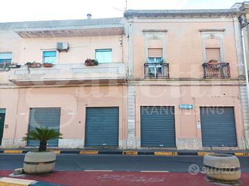 Via Lamarmora, locale con 3 vetrine