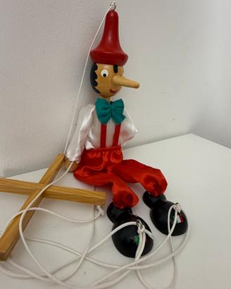 Burattino di Pinocchio in legno