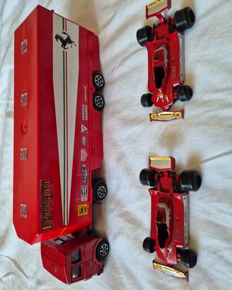 bisarca Ferrari con 2 monoposto anni 80