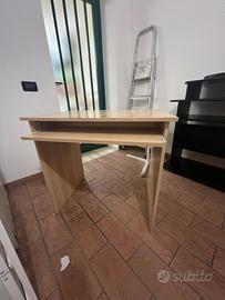SCRIVANIA CON PIANO ESTRAIBILE