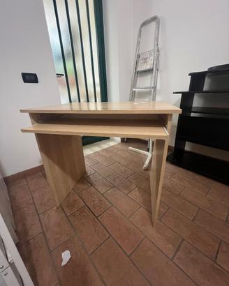 SCRIVANIA CON PIANO ESTRAIBILE