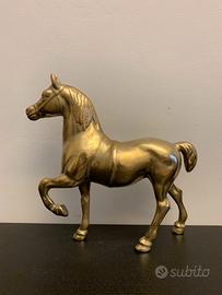Statua / fermacarte a forma di cavallo in ottone