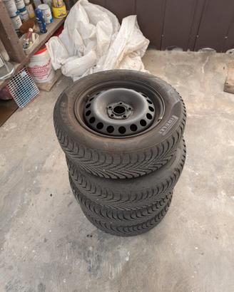 Cerchi e gomme invernali 185/65 R15 VW Polo