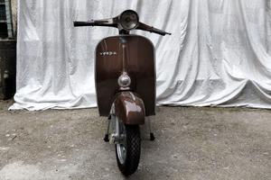 piaggio vespa 125  primavera marrone
