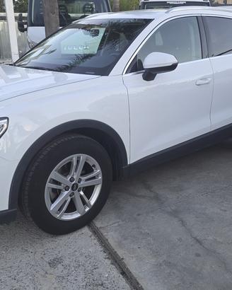 Audi Q3 35 TFSI Business Advanced