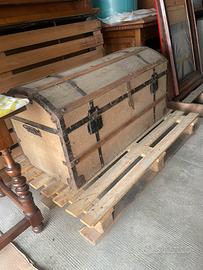 Antico baule bombato primi ‘900.