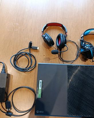 XBOX ONE + CUFFIE 