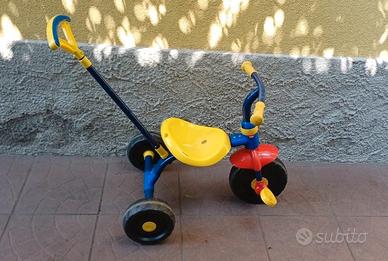 Triciclo a spinta per bambini