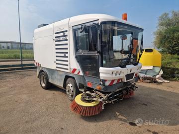 Spazzatrice stradale aspirante modello RAVO 540