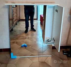 Specchio bagno con luci. Nuovo, mai usato.