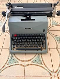 Macchina da scrivere olivetti