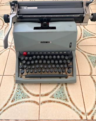 Macchina da scrivere olivetti