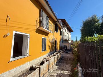 CASA SEMINDIPENDENTE A CALCO