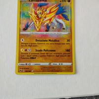 Carta Pokemon ZAMAZENTA con sfondo arcobaleno
