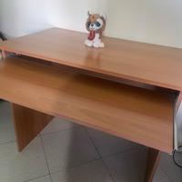 scrivania in legno