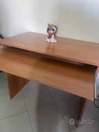 scrivania in legno