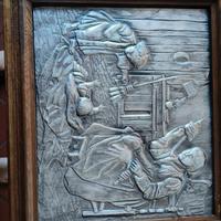 quadro in peltro a rilievo con cornice in legno