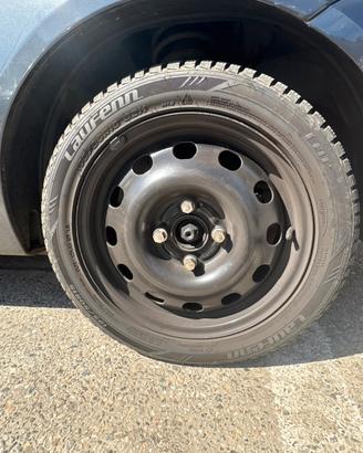 cerchi r15 con gomme ford