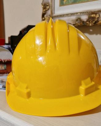 Casco e occhiali antinfortunistica