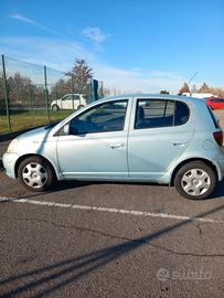 Autovettura Toyota Yaris 