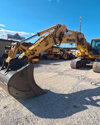 Escavatore usato KOMATSU PC230HD-8