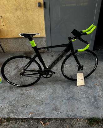 bicicletta da corsa a scatto fisso