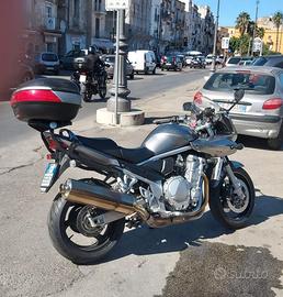 Suzuki bandit 1250 con baule