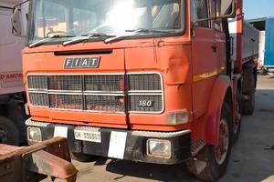 Fiat 691 N con ribaltabile e grù