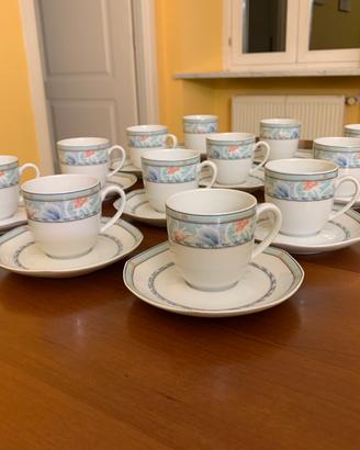 Servizio di 12 tazzine Eschenbach in porcellana.