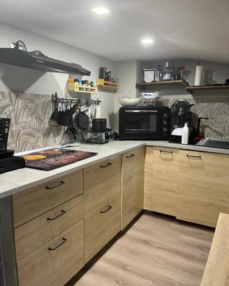 Cucina su misura ad L con piano a induzione