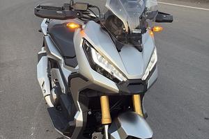 Xadv 750