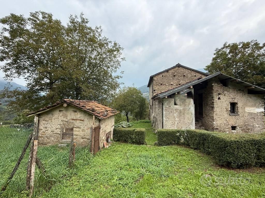 Rustico / Casale di 8585 m² a Parlasco - Vista 2