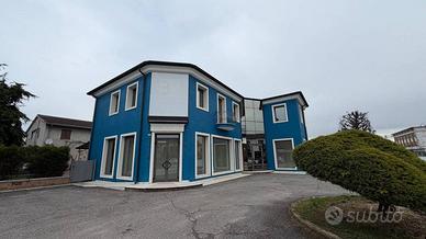 Immobile di 466 m² con più di 5 locali a Casaleone