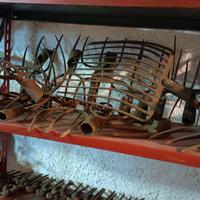 tridenti, forconi, zappe, zappette e vanghe