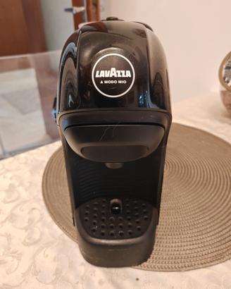 Macchinetta del caffè Lavazza A Modo Mio usata 