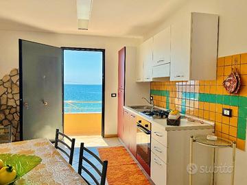 Casa vacanza fronte mare 10 mt.Lung.re 181.2 Avola