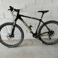 Mtb muscolare Merida.