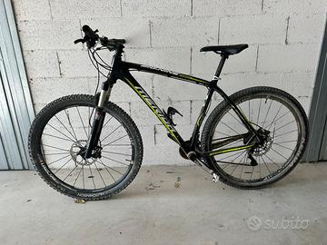 Mtb muscolare Merida.